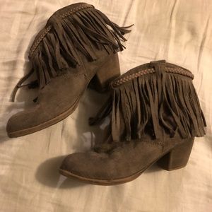 Girls fringe boots